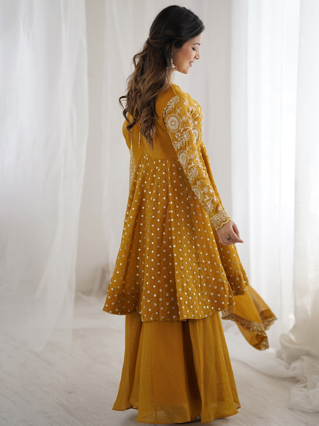 Women Kurta with Palazzos & Dupatta