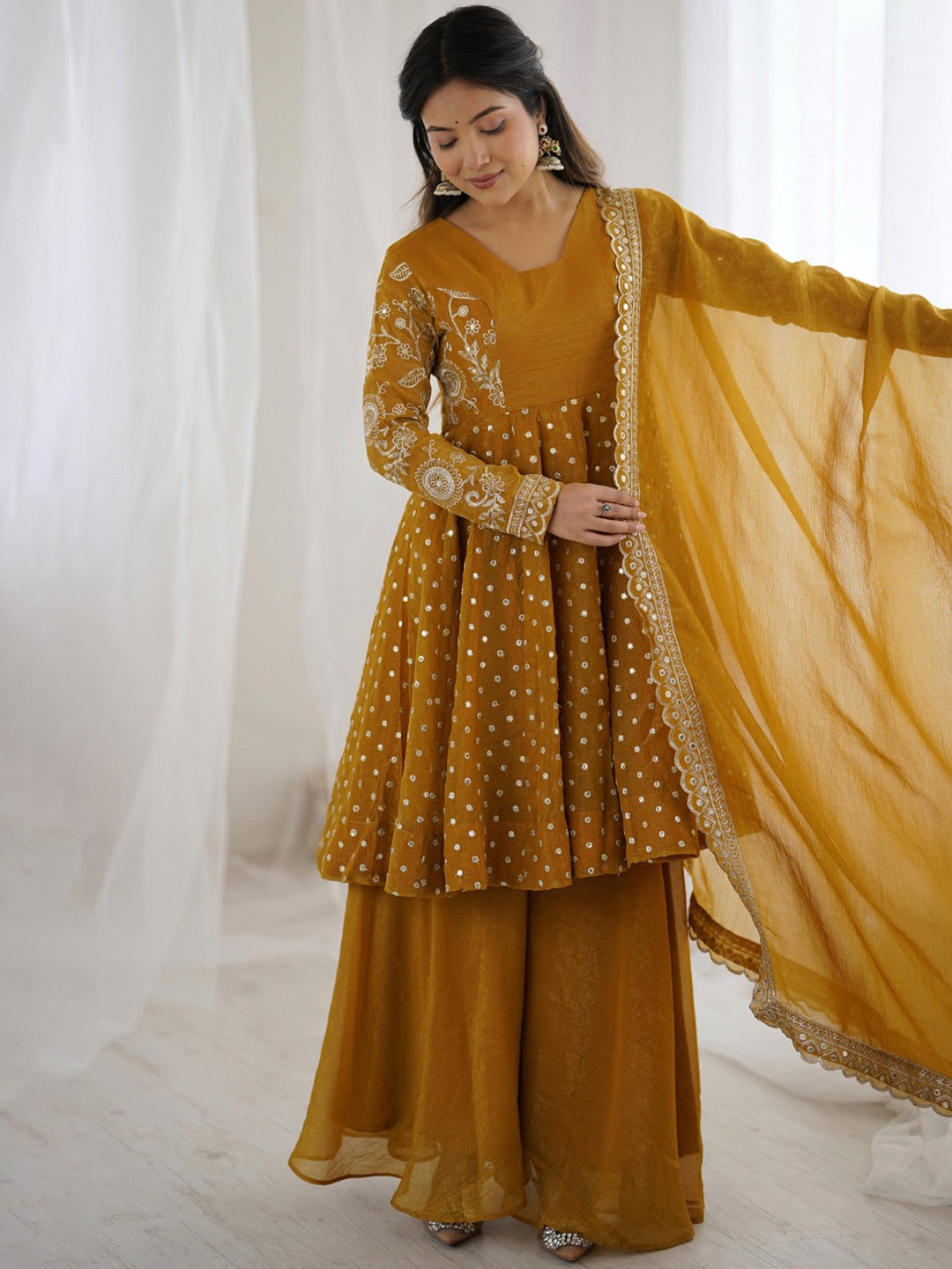 Women Kurta with Palazzos & Dupatta