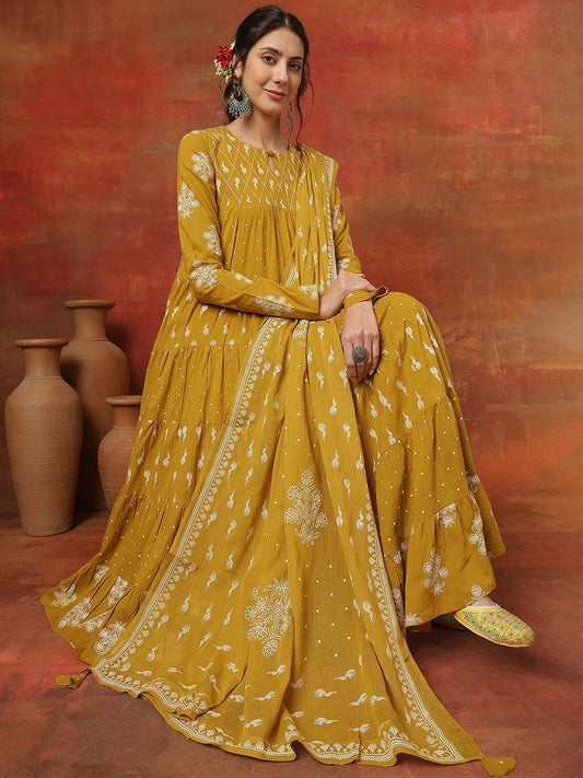 Women Floral Printed Tiered Kurta with Trousers & With Dupatta
