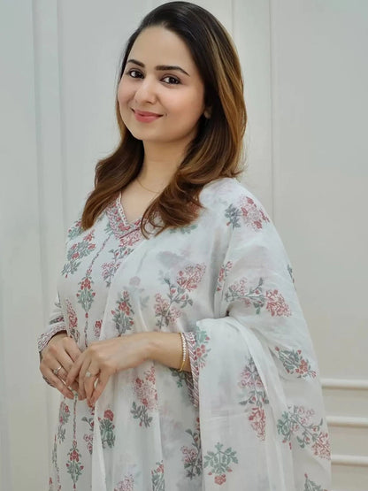 Women Floral Printed Regular Kurta with Trousers & With Dupatta