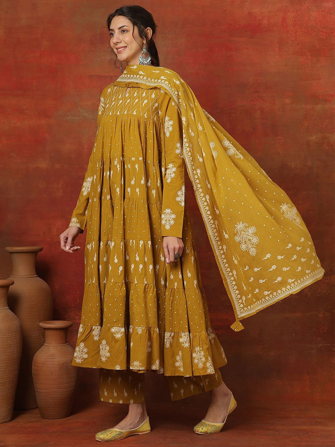 Women Floral Printed Tiered Kurta with Trousers & With Dupatta