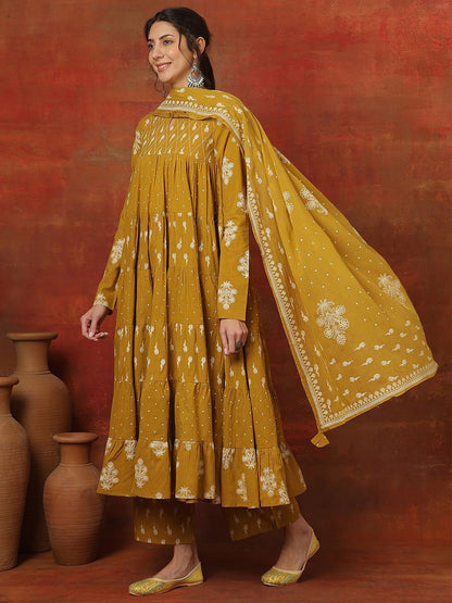 Women Floral Printed Tiered Kurta with Trousers & With Dupatta