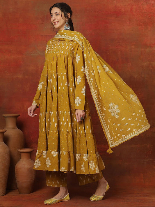 Women Floral Printed Tiered Kurta with Trousers & With Dupatta