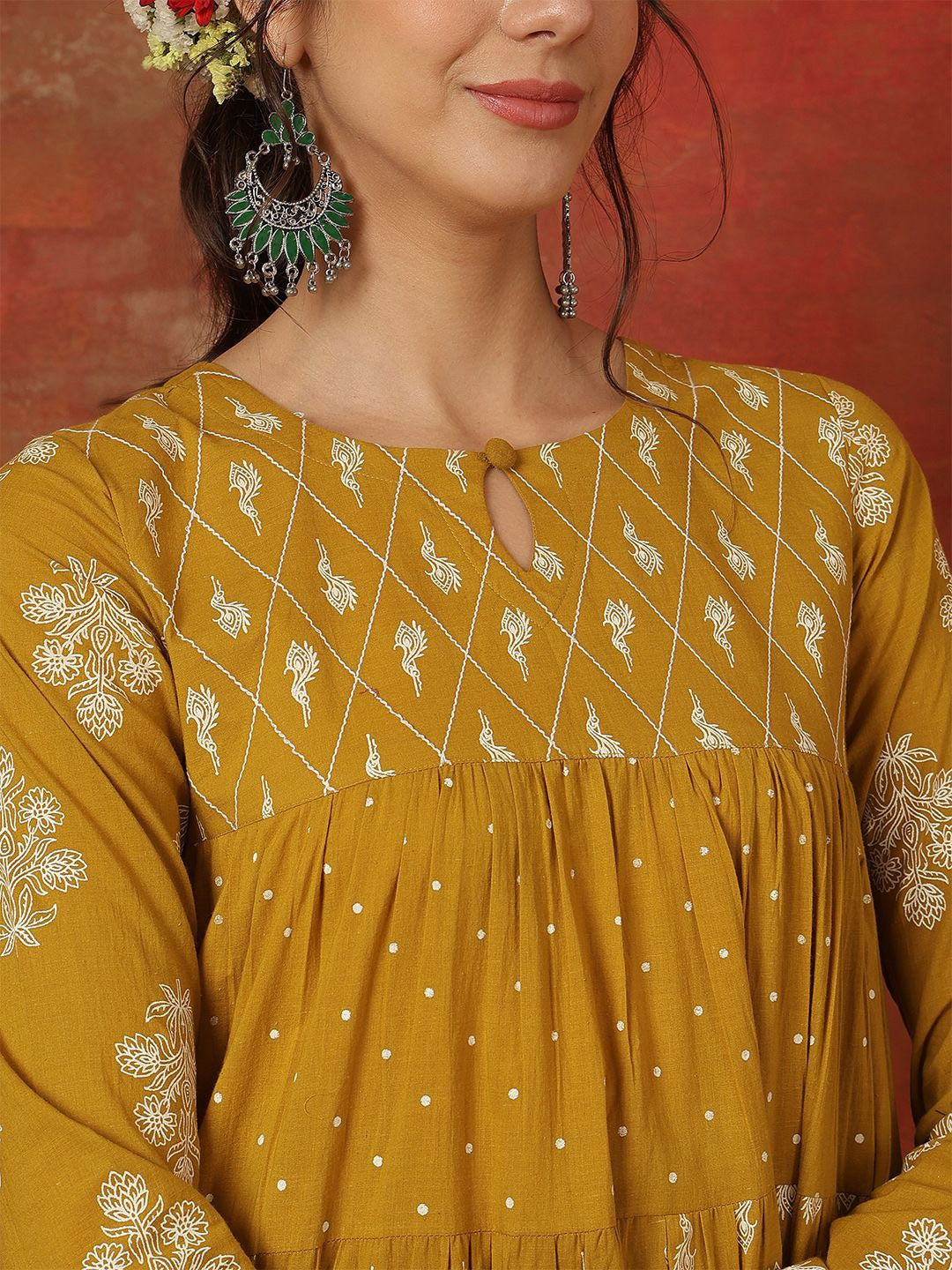 Women Floral Printed Tiered Kurta with Trousers & With Dupatta