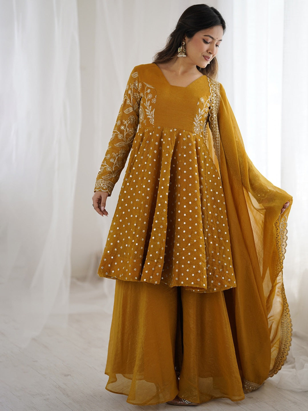 Women Kurta with Palazzos & Dupatta