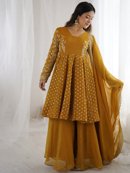Women Kurta with Palazzos & Dupatta