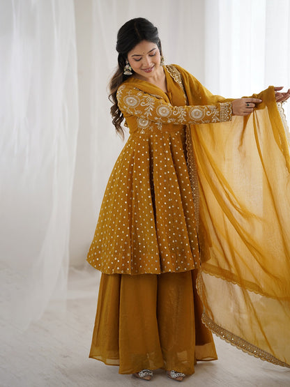 Women Kurta with Palazzos & Dupatta