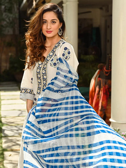 Women Floral Printed Regular Kurta with Trousers & Dupatta