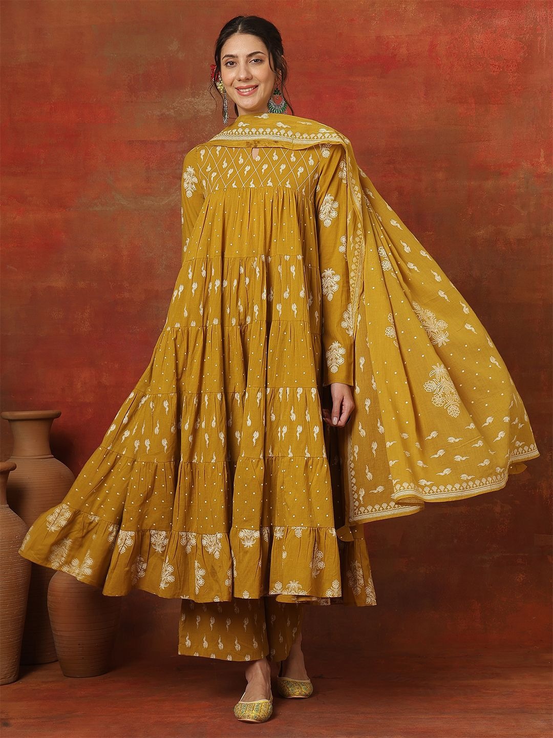 Women Floral Printed Tiered Kurta with Trousers & With Dupatta